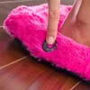 A finger presses a button on a pink fuzzy foot massager. Anteprima dell’immagine prodotto