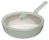 A single green wok pan with a glass lid and a light-colored interior, shown from a diagonal angle against a white background. Anteprima dell’immagine prodotto