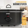 A black Strex slow cooker is shown in a kitchen setting with text overlays highlighting its features. Voir les images du produit