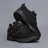 A pair of black low-top sneakers are displayed against a plain gray background. Podgląd zdjęcia produktu