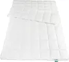 A white quilted duvet is laid out flat on a white background. The duvet is folded in half, with one half lying on top of the other. Produktbild-Vorschau
