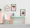 A child's room with a desk, chair, and wall decorations. Produktbild-Vorschau