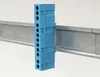 A blue electrical connector is mounted on a metal rail. Produktbild-Vorschau
