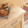 SoBuy Küchenwagen FKW24-II-N mit Holzarbeitsplatte, Schubladen und Kuchen auf Schneidebrett Anteprima dell’immagine prodotto