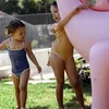 Sunnylife Wassersprinkler DINO- INTO THE WILD pink | 200cm Produktbild-Vorschau 5