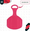 A pink sled with a handle, presented on a white background with a repeating pattern. Text overlays and logos are present. Voir les images du produit