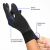 A hand wearing a black glove is shown with callouts highlighting features. Produktbild-Vorschau