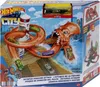 A Hot Wheels City Octopus Invasion Attack playset is shown on its packaging, with toy cars on the track and an octopus monster. Voir les images du produit