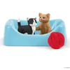 Two toy cats in a blue bed with a ball of yarn. Anteprima dell’immagine prodotto