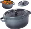 A collage of a Dutch oven, one filled with food, and another showing the lid separately. Náhled obrázku produktu
