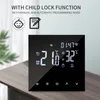 A digital thermostat is displayed on a wooden table, with text overlays highlighting its features. Produktbild-Vorschau