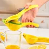 Intirilife 2 in 1 manuelle Zitruspresse aus Metall in Gelb Produktbild-Vorschau 4