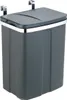 A dark gray trash can with a lid and silver hooks for hanging on a cabinet door. Anteprima dell’immagine prodotto