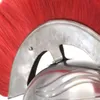 A close-up view of a Roman soldier's helmet, focusing on the metalwork and red crest. Voir les images du produit