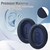 Close-up of dark blue ear pads for headphones, with a graphic of an ear and sound waves, and text highlighting premium material. Voir les images du produit