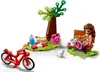 A LEGO Friends picnic set with a girl, bicycle, picnic blanket, hot dog, drinks, bench, and birds. Produktbild-Vorschau
