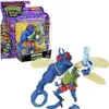 A Teenage Mutant Ninja Turtles action figure of Superfly, also known as Fly Guy, is shown in its packaging and displayed separately. The figure is blue with red eyes, wearing a green vest and red shorts. It comes with a light yellow accessory and a light b Anteprima dell’immagine prodotto