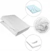 A collage of images showing a white fitted sheet, a close-up of its elasticated edge, a diagram illustrating its waterproof feature, and a diagram showing its lightness. Produktbild-Vorschau