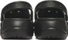 The back view of two black Crocs Baya Platform Clogs. Produktbild-Vorschau
