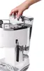 Macchina per caffè espresso nera da 15 bar Delonghi Anteprima dell’immagine prodotto 3