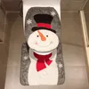 A Christmas-themed snowman toilet seat cover and matching rug are displayed on a toilet and floor. Anteprima dell’immagine prodotto