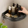 Schwarzes Eckduschregal aus Metall in einer gefliesten Dusche, das verschiedene Badartikel enthält Podgląd zdjęcia produktu