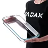 A person is holding a clear glass baking dish. Anteprima dell’immagine prodotto