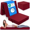 A collage of images showing a red folding mattress. One image shows the mattress folded and packaged with labels, another shows a stacked view of the folded mattress, and a third shows a woman lying on the unfolded mattress. Anteprima dell’immagine prodotto