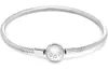 A silver Pandora bracelet with a central clasp. Náhled obrázku produktu