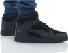 A pair of black Puma high-top sneakers worn by a person. Produktbild-Vorschau