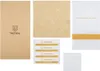 A flat lay of packaging and accessories for a phone screen protector. Voir les images du produit