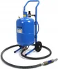 A blue sandblasting machine with a hose and nozzle, shown on a white background. Produktbild-Vorschau