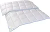 A white quilted comforter with blue trim is shown against a white background. Produktbild-Vorschau