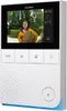A DoorBird IP video intercom system is shown in a studio setting with a delivery person on the screen. Produktbild-Vorschau