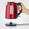 A hand holding a red electric kettle above its base on a white background. Anteprima dell’immagine prodotto