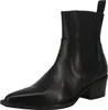 A black leather boot on a white background. Anteprima dell’immagine prodotto