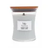 A WoodWick Lavender & Cedar scented candle in a glass jar with a wooden lid. Voir les images du produit