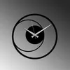 A modern, minimalist wall clock with a black face and silver hands, set against a gradient gray background. Anteprima dell’immagine prodotto