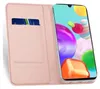 A pink flip case for a smartphone is shown open, with a credit card inserted into a slot on the inside cover. The smartphone screen displays a colorful abstract image. Anteprima dell’immagine prodotto
