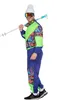 A man wearing an 80s-style ski suit and holding ski poles. Produktbild-Vorschau