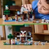 A split image showing two LEGO Minecraft sets on a wooden table. The top image shows a child's hand interacting with a LEGO structure, while the bottom image shows a different LEGO structure with figures and animals. Produktbild-Vorschau