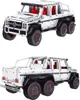 Two views of a white toy car model. Anteprima dell’immagine prodotto