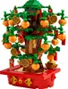 A LEGO model of a lucky money tree decorated with orange fruits and gold coins. Produktbild-Vorschau