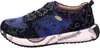 A side view of a single blue sneaker with a floral and text pattern. Produktbild-Vorschau