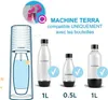 Illustration of a SodaStream Terra machine with compatible bottles of different sizes. Produktbild-Vorschau