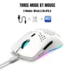 A white gaming mouse with RGB lighting, connected by a USB-C cable, with icons representing its three modes of connectivity. Produktbild-Vorschau