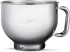 A close-up studio shot of a stainless steel mixing bowl with a handle. Produktbild-Vorschau