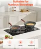 Kitchen scene with two frying pans on a stovetop, with icons and text indicating compatibility with different stovetops. Anteprima dell’immagine prodotto