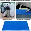 Blaue Ownpet Haustier-Kühlmatte in einer Collage, mit Bildern, die zeigen, dass sie nicht maschinenwaschbar ist, aber abgewischt werden kann Náhled obrázku produktu