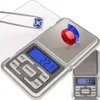 A digital scale with gemstones on it, and a close-up of another gemstone being held by tweezers. Produktbild-Vorschau
